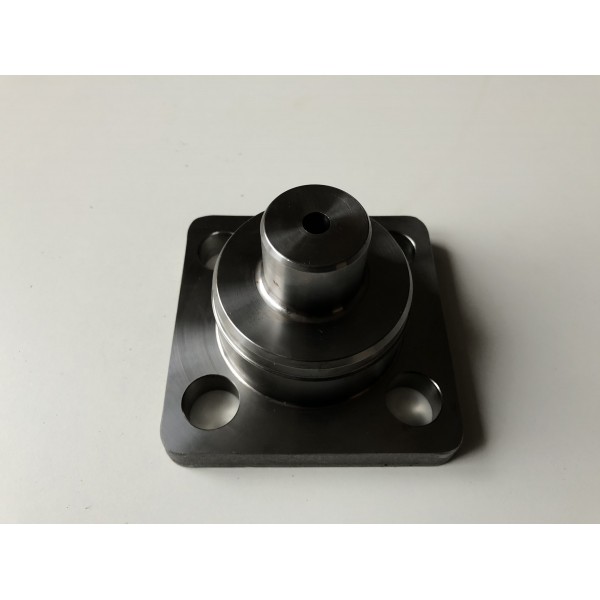 Шкворень R135861 John Deere